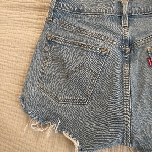 Levi's Women's light Blue Denim Shorts size 28 - Picture 3 of 8